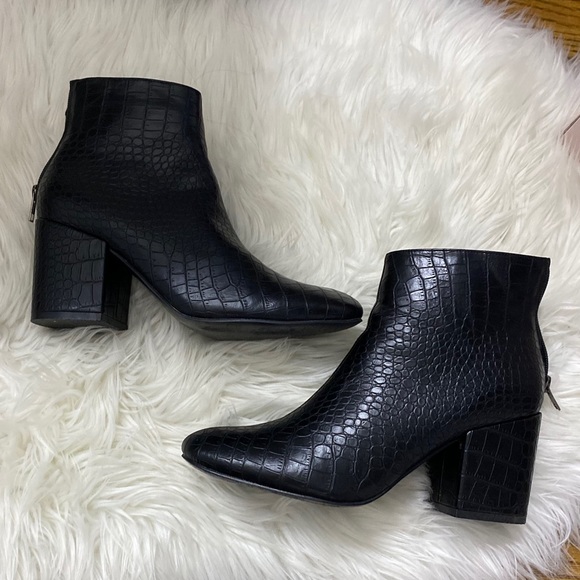 Shoes - Croc bootie